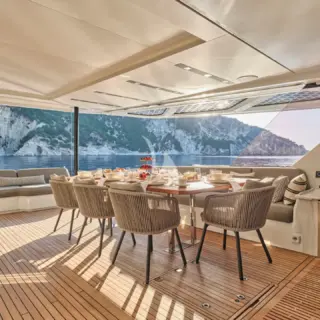 CHRISTAL MIO 80 - Aft seating area