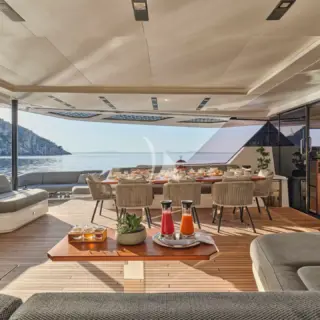 CHRISTAL MIO 80 - Aft dining area