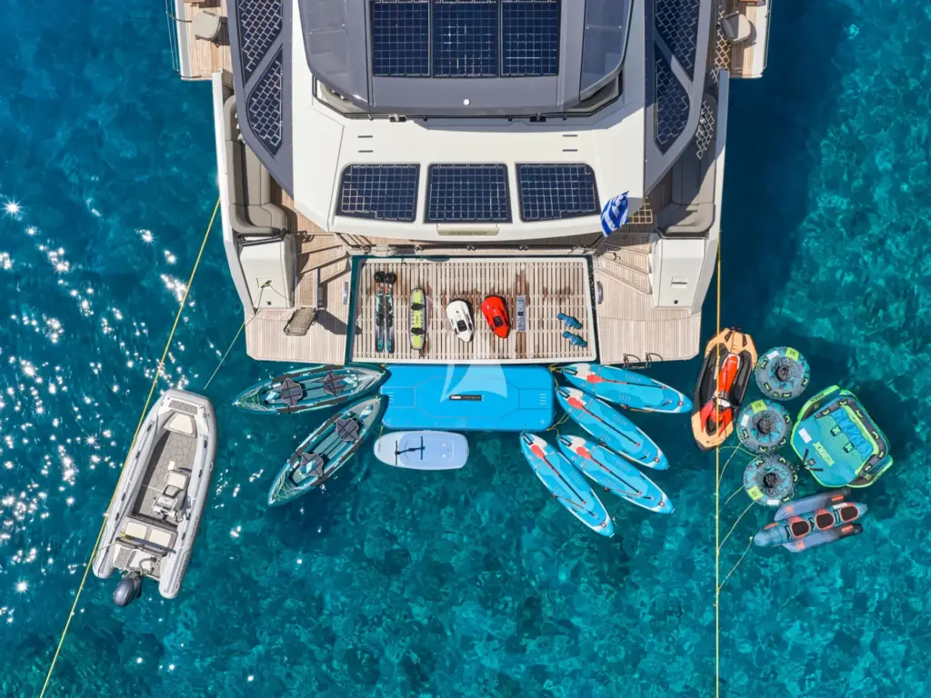 CHRISTAL MIO 80 - Water toys and platform