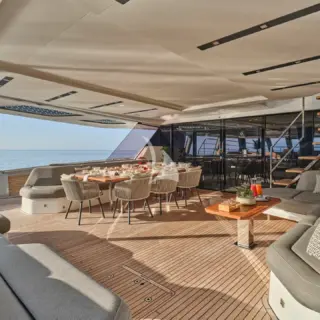 CHRISTAL MIO 80 - Aft dining area