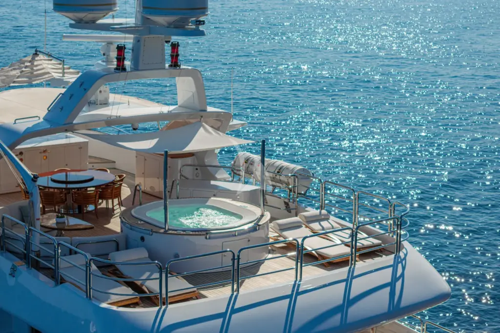 JUSTA DELIA - Flybridge 