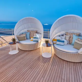Sundeck forward lounge