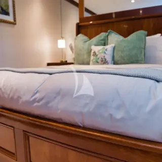 Queen Cabin below