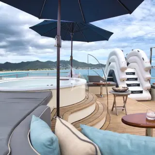 Sundeck Jacuzzi