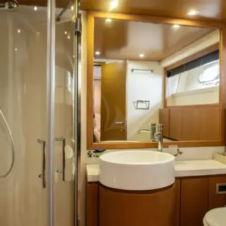 Twin cabin en-suite facilities