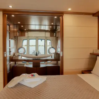 Mater cabin en-suite facilities