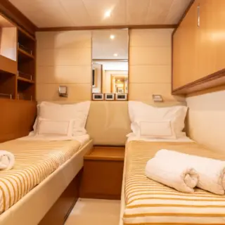 Twin cabin with pullman berth