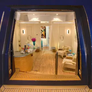 Beach club / swim platform