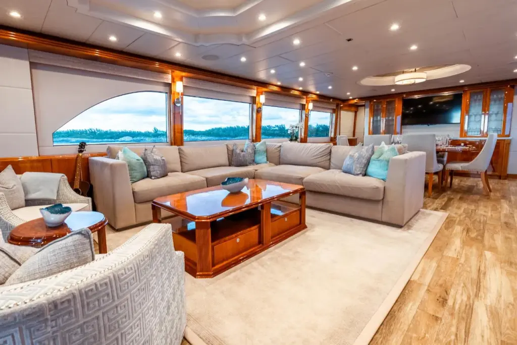 BRANDI WINE - Main Salon