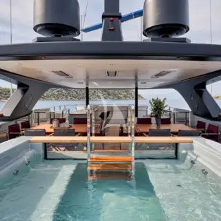 Sundeck Jacuzzi