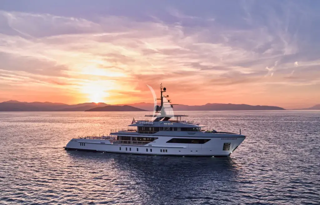 PARA BELLVM - Profile at sunset