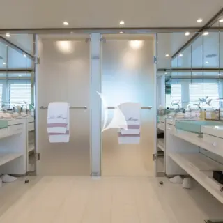 Master bathroom en suite