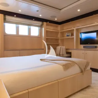 Double guest cabin