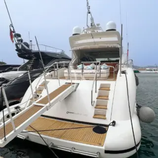Elton II - Exterior
