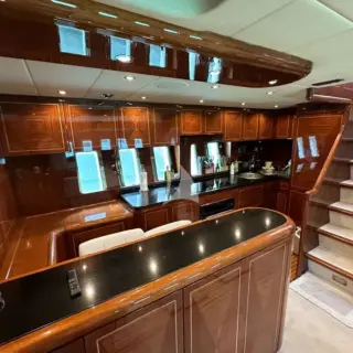 Elton II - Open Bar and Galley