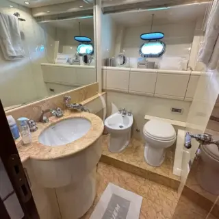 Elton II - Master Bathroom