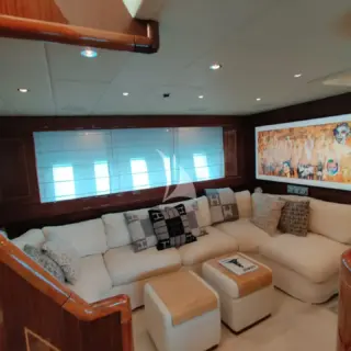 Elton II - Main Salon