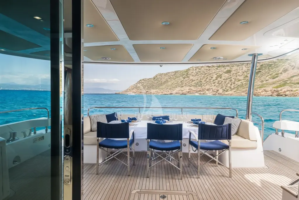 STARDUST OF MARY - Aft deck