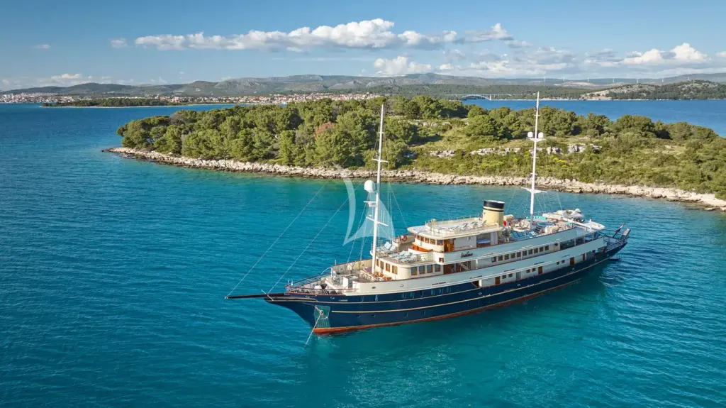 CASABLANCA  anchored side view