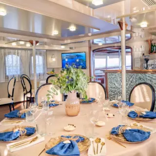 CASABLANCA dining table