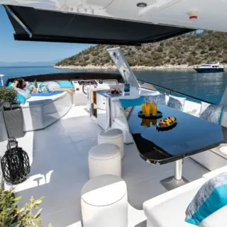 Flybridge area