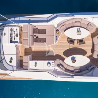 Upper deck