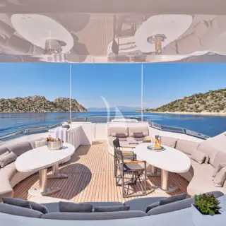 Upper deck
