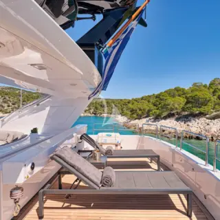 Upper deck