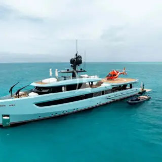 Yacht with Heli