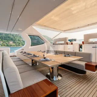 Bridge deck dining / raised pilothouse