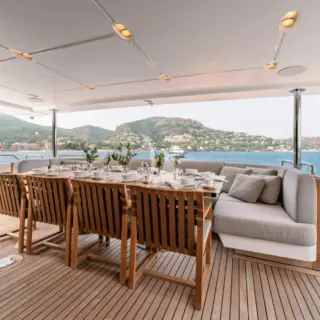 Main deck dining