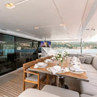 Main deck dining