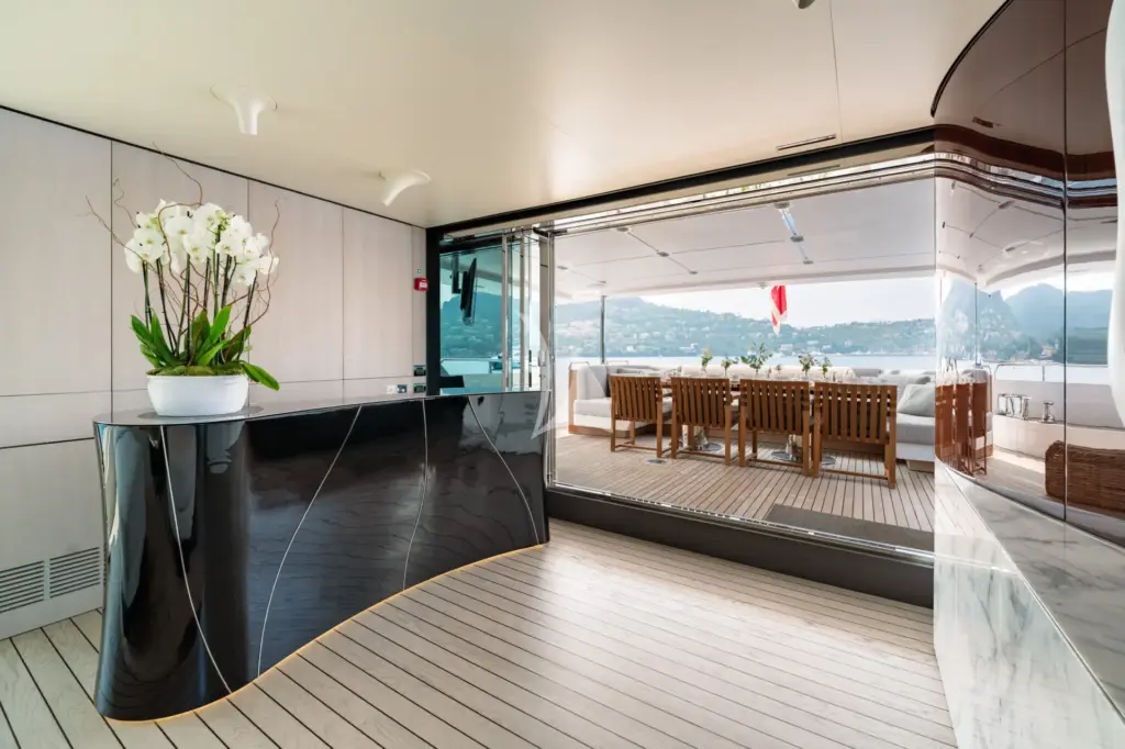 OWO - Main deck aft dining