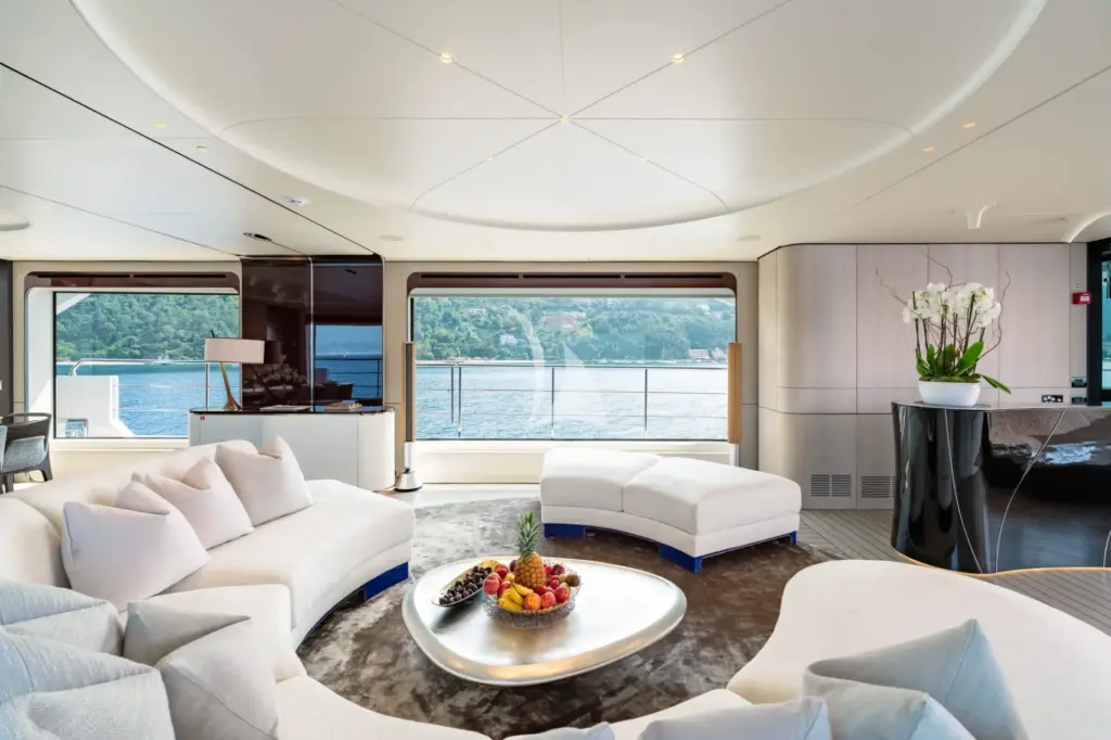 OWO - Main deck lounge 