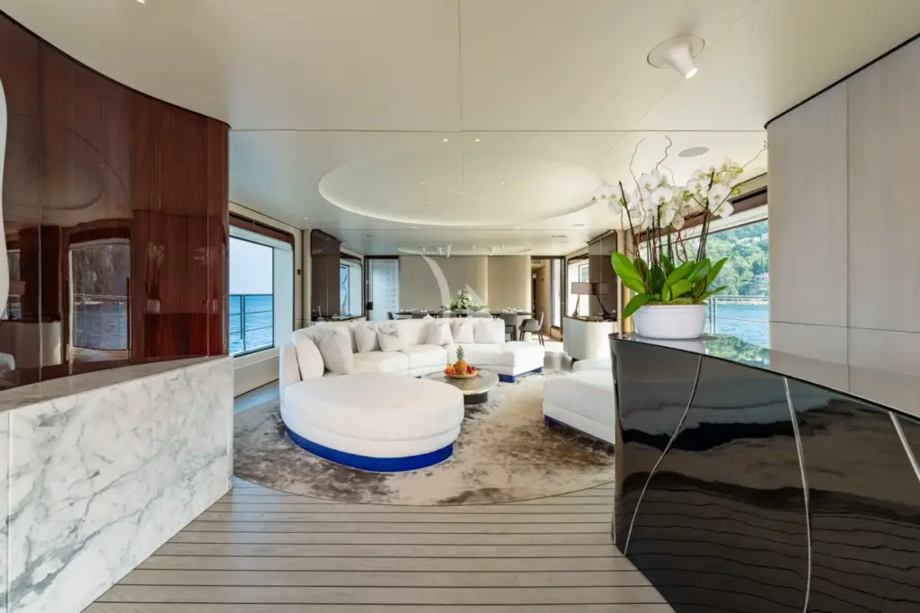 OWO - Main deck lounge