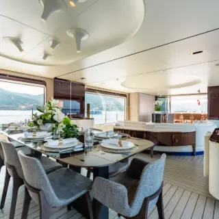 Main deck dining