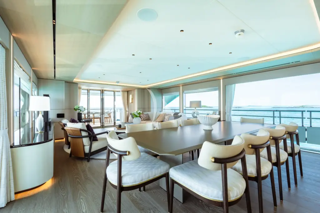 MIDNIGHT SAGA - Main deck dining