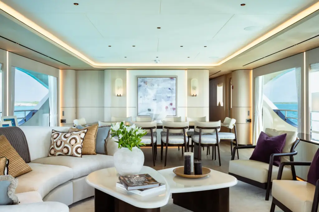 MIDNIGHT SAGA - Main deck lounge