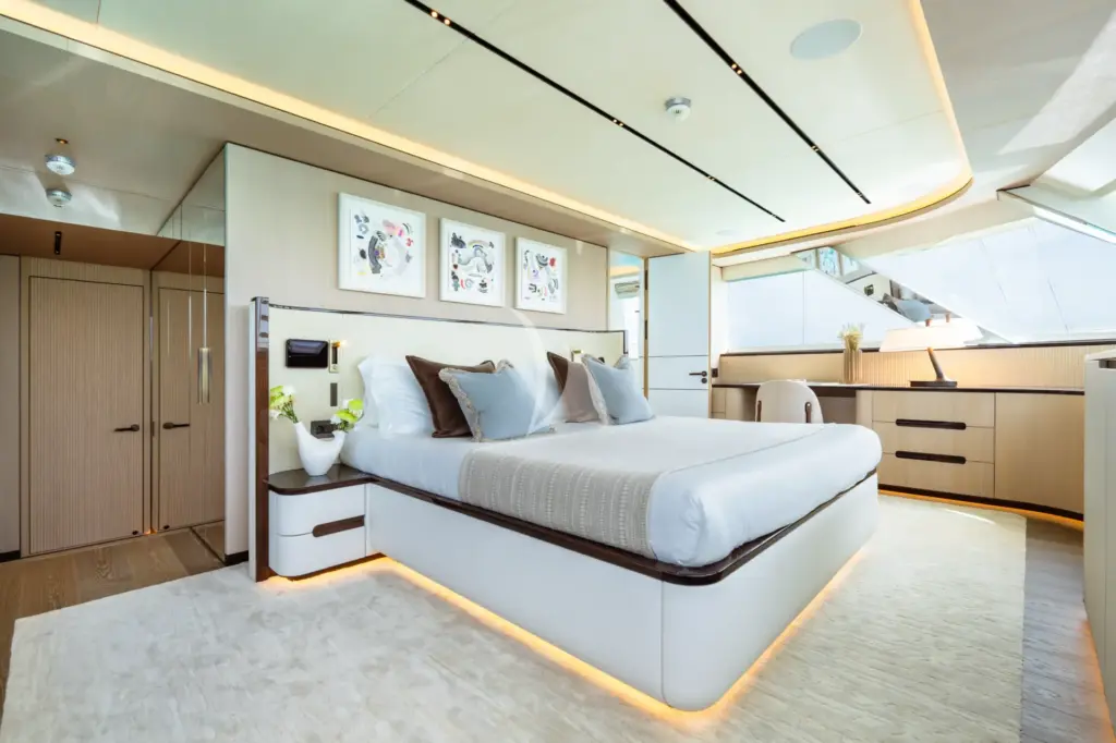 MIDNIGHT SAGA - Master suite