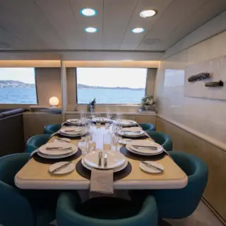 Salon - Dining area