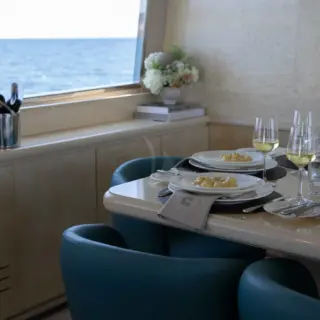 Salon - Dining area