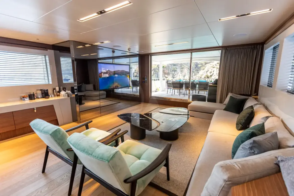 ZEEMAR - main saloon