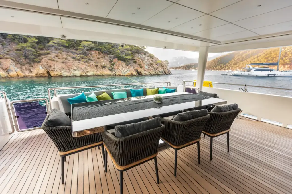 ZEEMAR - aft deck