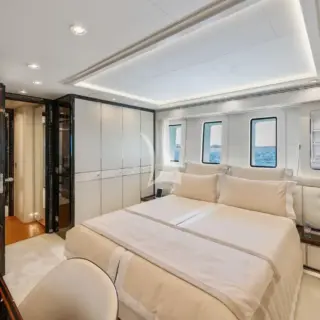 VIP stateroom Flower