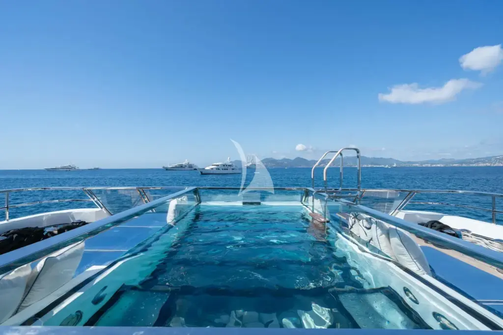 ALULIM - Main deck pool 