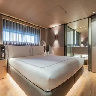 Lower deck double cabin