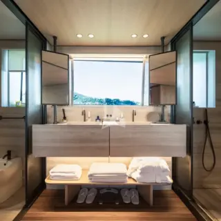 Master cabin bathroom
