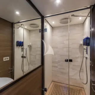 ALMAR II - Master cabin Bathroom