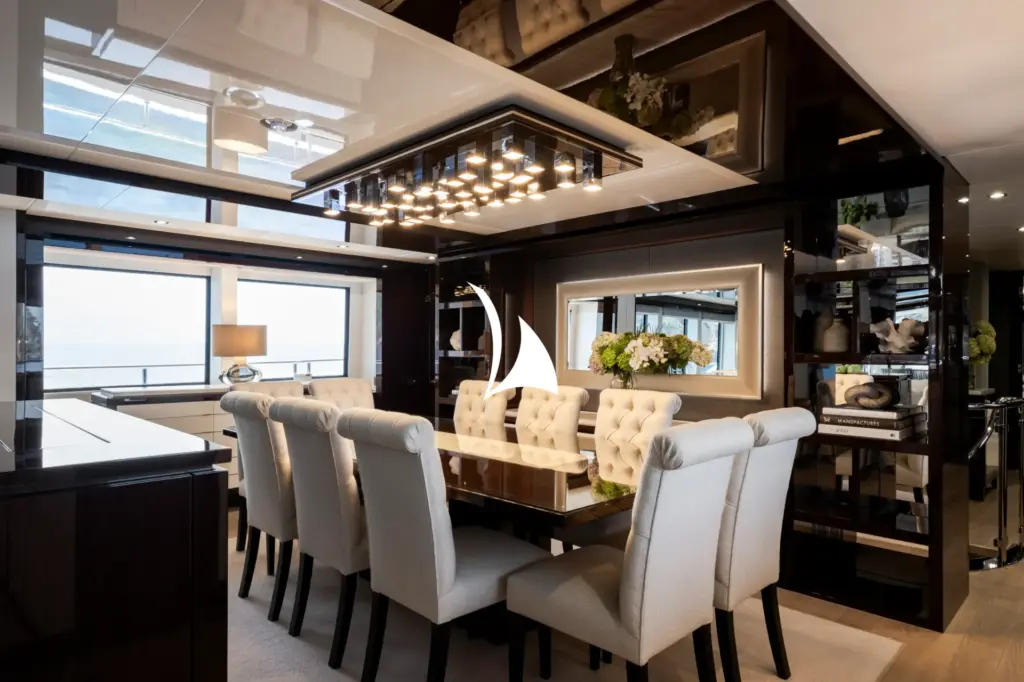 NOAH - Main deck dining