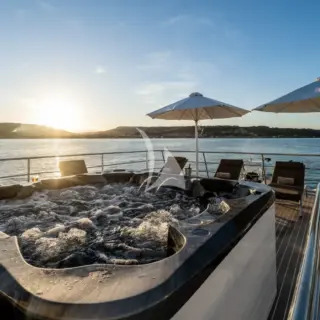 Sundeck Jacuzzi